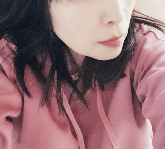 汗ばんで