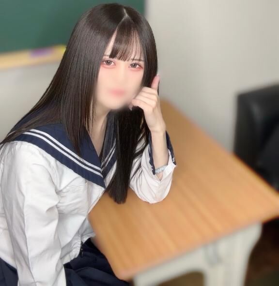 隣の席の気になるあの子