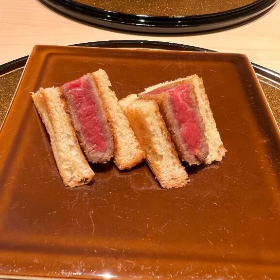 明日12:15-14:30-16:45-ご案内可能です