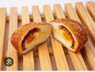 月見カレーパン