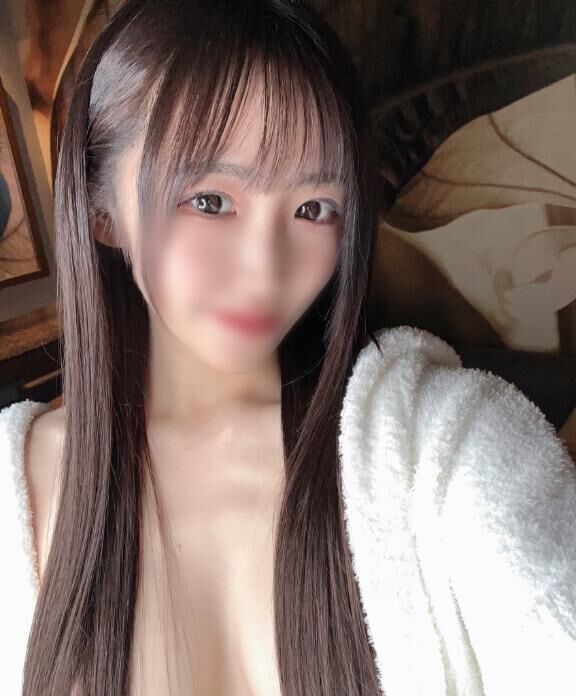 震える…