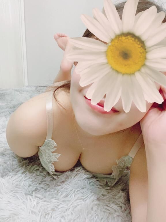 &#128173;&#11794;&#11794;&#65038; キメ顔と谷間を見てもいいですか…？