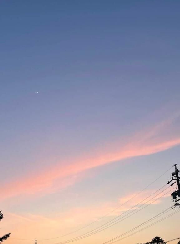１８時４５分