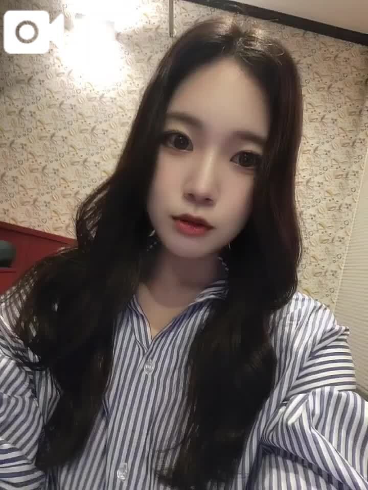 &#9996;&#127995;