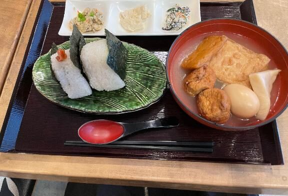 お昼ご飯食べる店見当たらない&#128166;