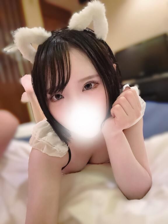 白ネコちゃんが今月のコスプレで一番おすすめ&#9825;&#9825;&#9825;&#9825;&#9825;