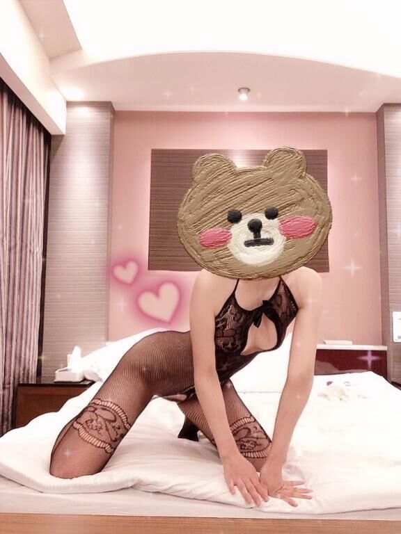 バックハグ脚ホールド乳首責め