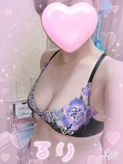 お店に出ました