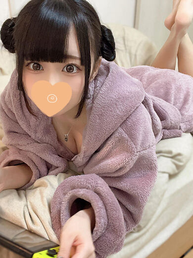 配達員に玄関で犯されて即イキする変態学生！