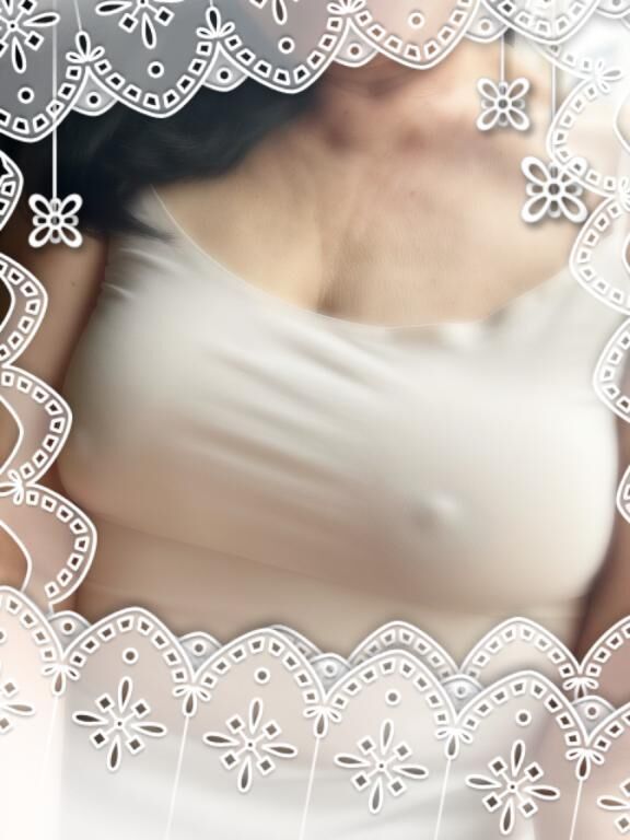 奥さん乳首勃ってますよ。（II）