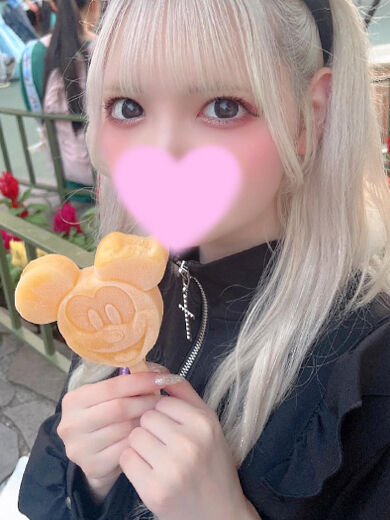 入室したらすぐにちゅーしてパンツ脱がして即挿入