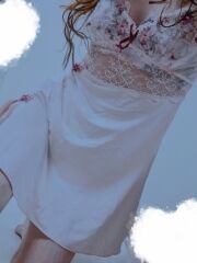 グレーの雲が