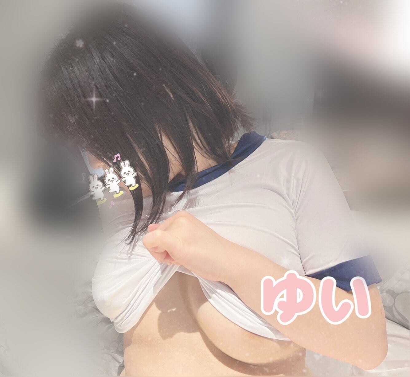 下乳チラリ