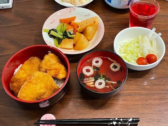 この時間に夕飯食べてる  笑