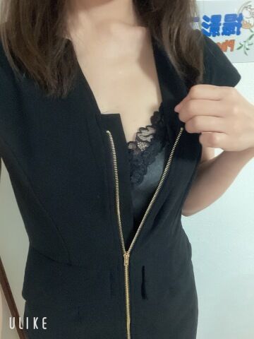 今日は黒色