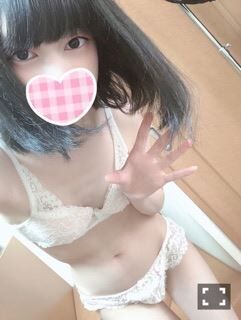 美白スレンダー美女