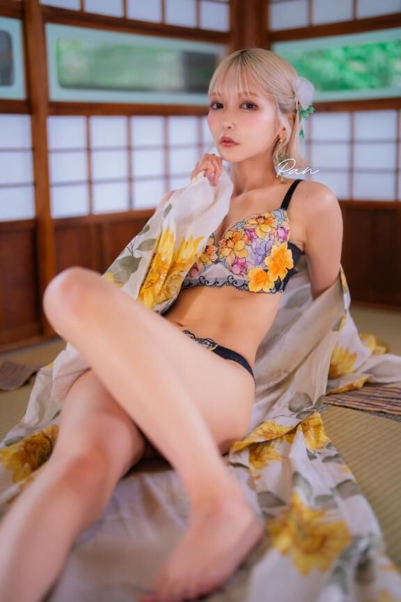 ( &#729;&#42163;&#8203;&#729;&#5154; )