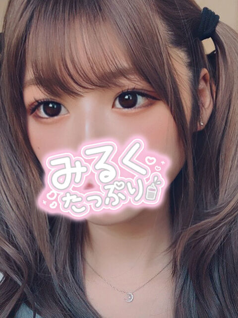 そっと内モモ当たりに手を置いてくれると