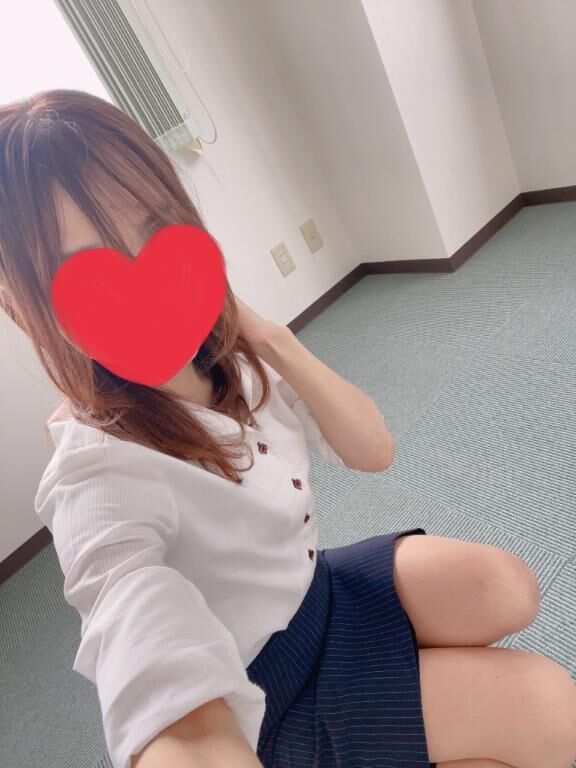 本日出勤します&#128149;　ホワイトシャツ&#128149;
