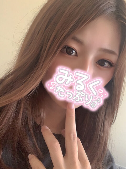 中から溢れてくる白い精子