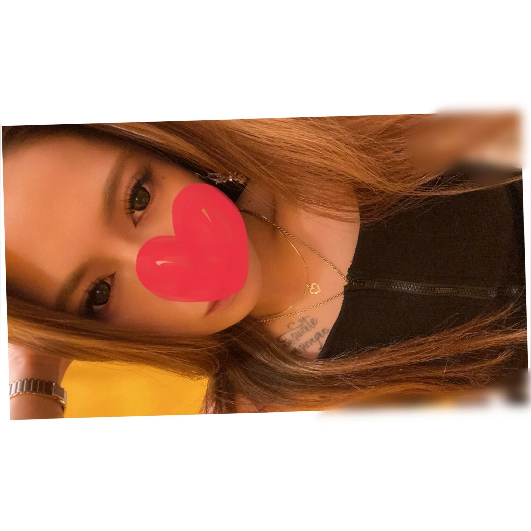 背景黄色映える