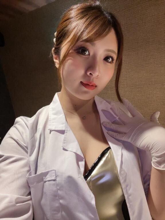 女性用風俗店の社長、兼、女医