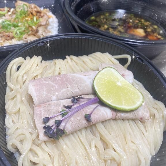 もぐもぐ