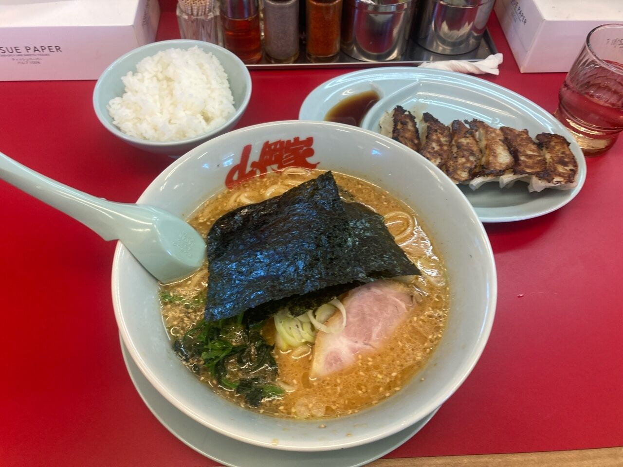 お昼は山岡家のラーメン&#127836;