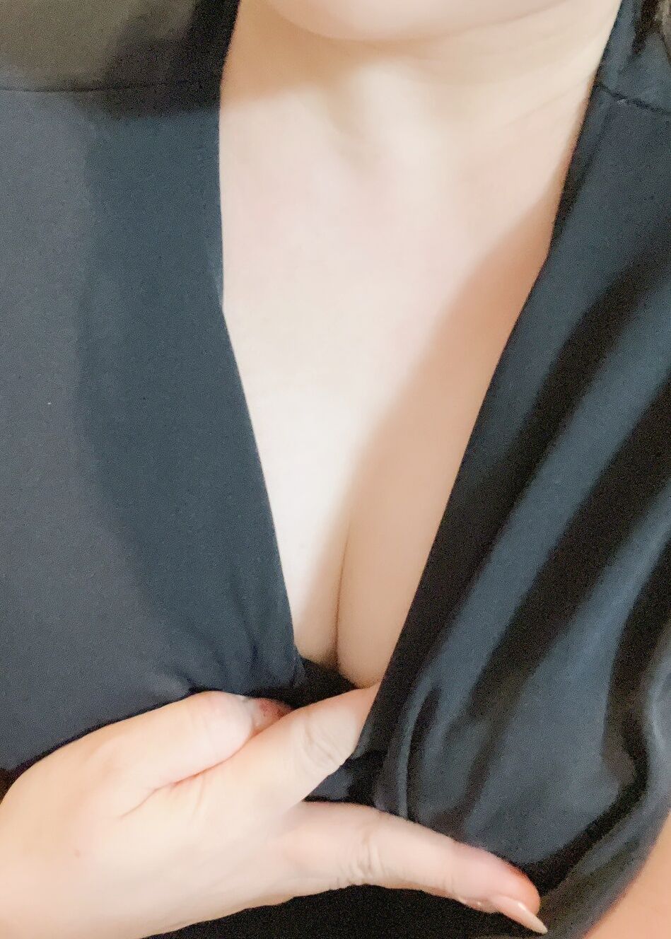 汗ばんだ身体が...