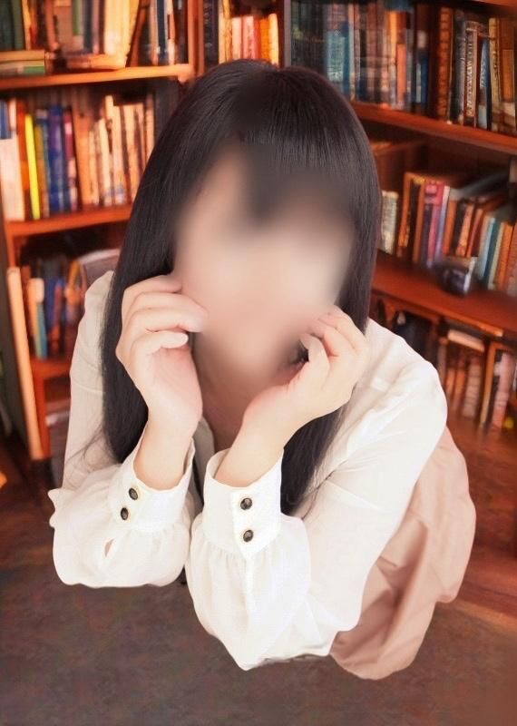 8月：静かに過ごす女の子の日