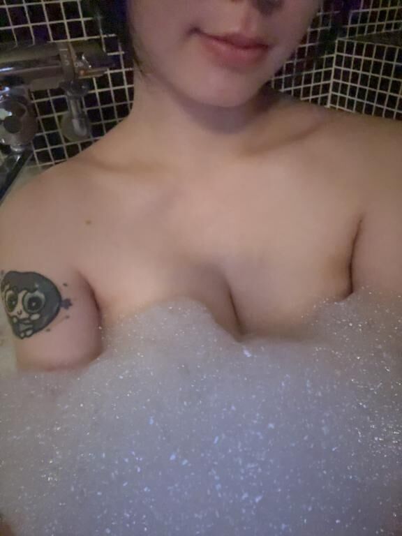 【出勤中】お風呂場で...