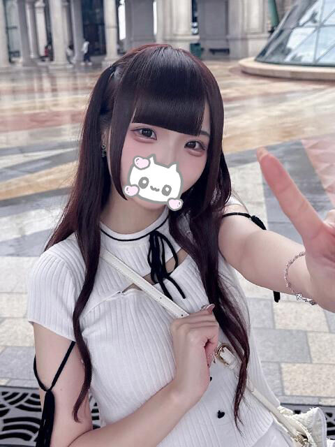 えっちな妄想がめぐってオナニーしちゃう…