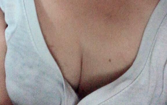 はみ出る乳輪乳首