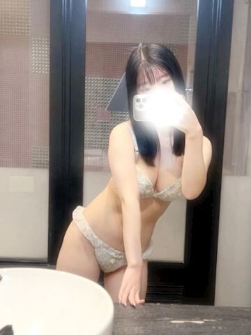 ロリ系のドM美女&#9825;