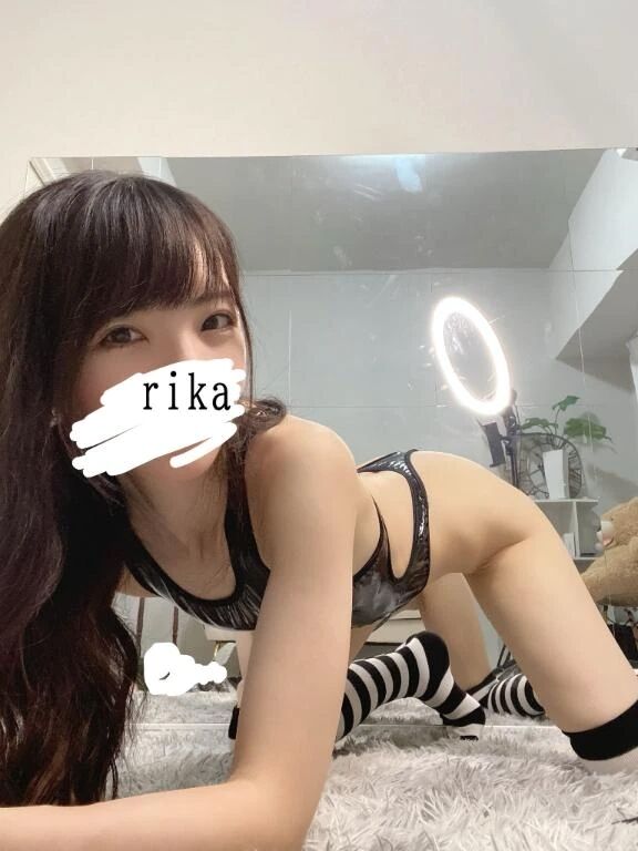テカテカスケスケ