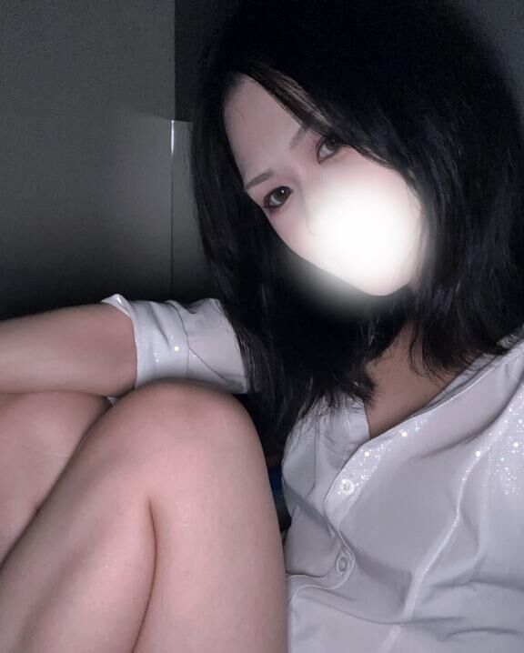 にっ
