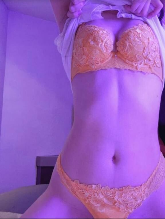 美乳
