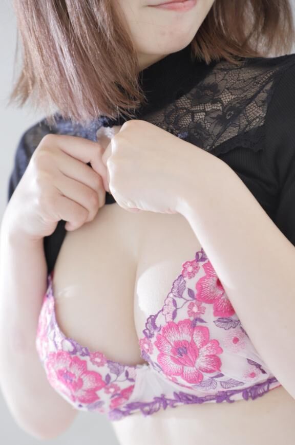 白い肌、見つけちゃったね&#9825;