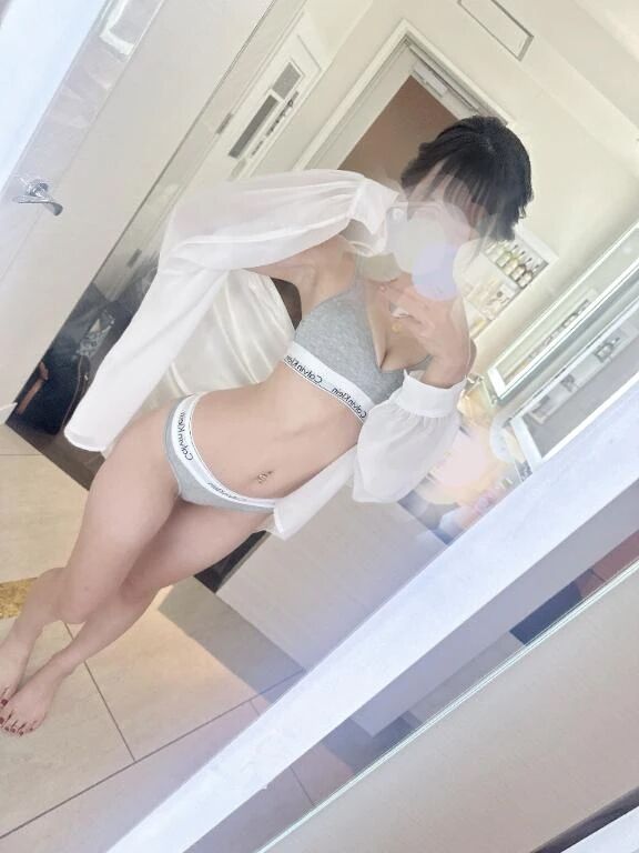 シャツの中身は…&#11805;&#11805;&#11805;&#11805;&#9825;