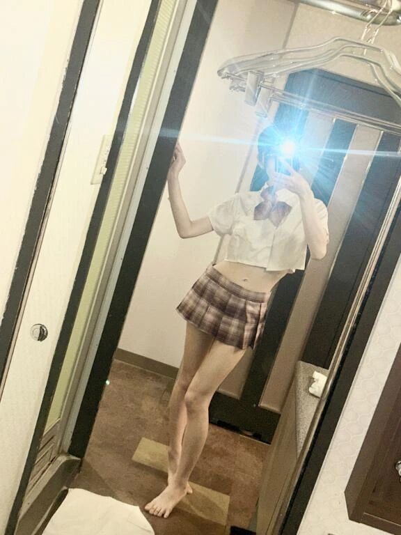 滴り溢れる白い液…