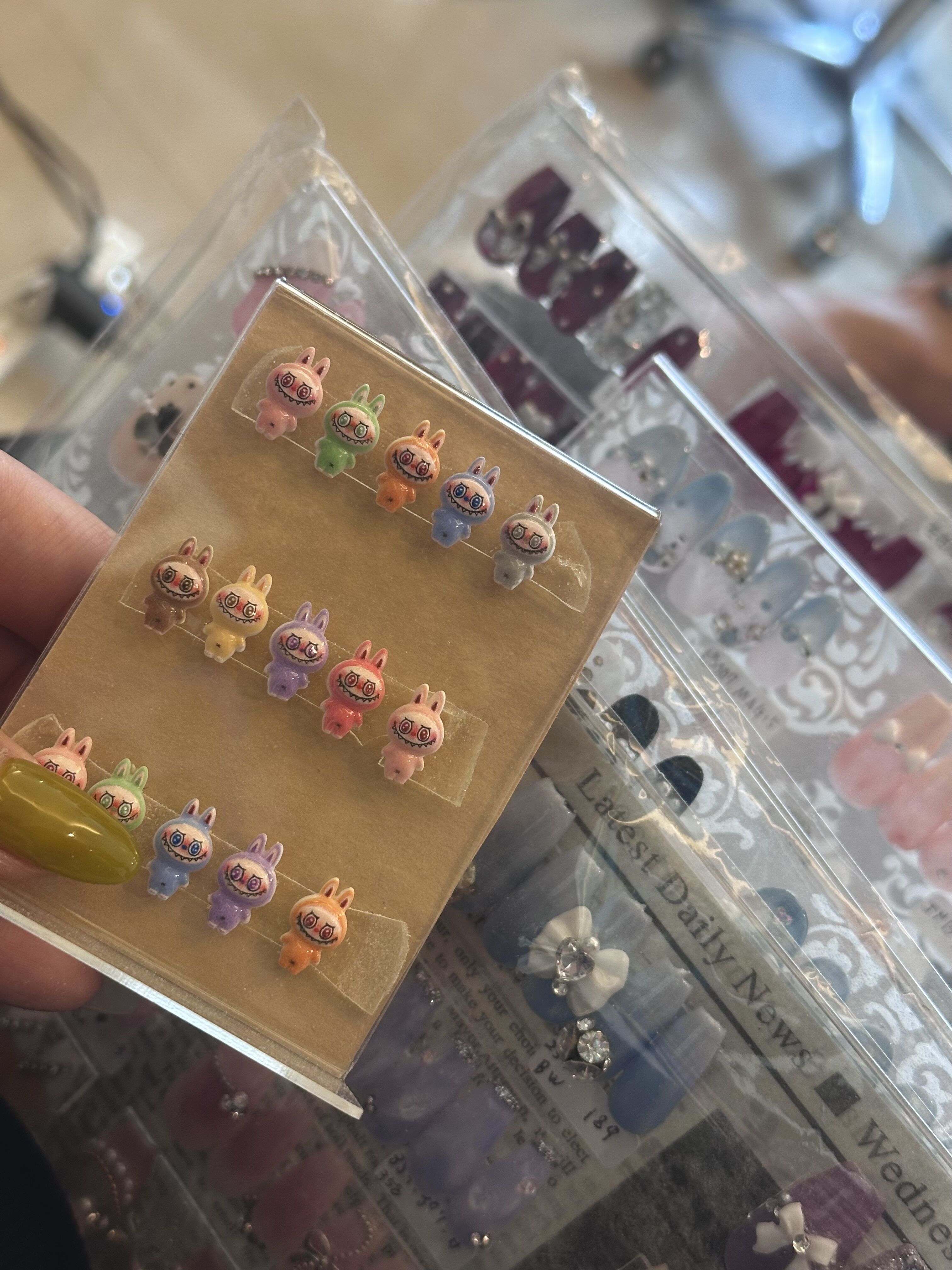 フットネイルしにきてる&#129462;&#128133;めちゃキラキラにしてもろてる&#127775;