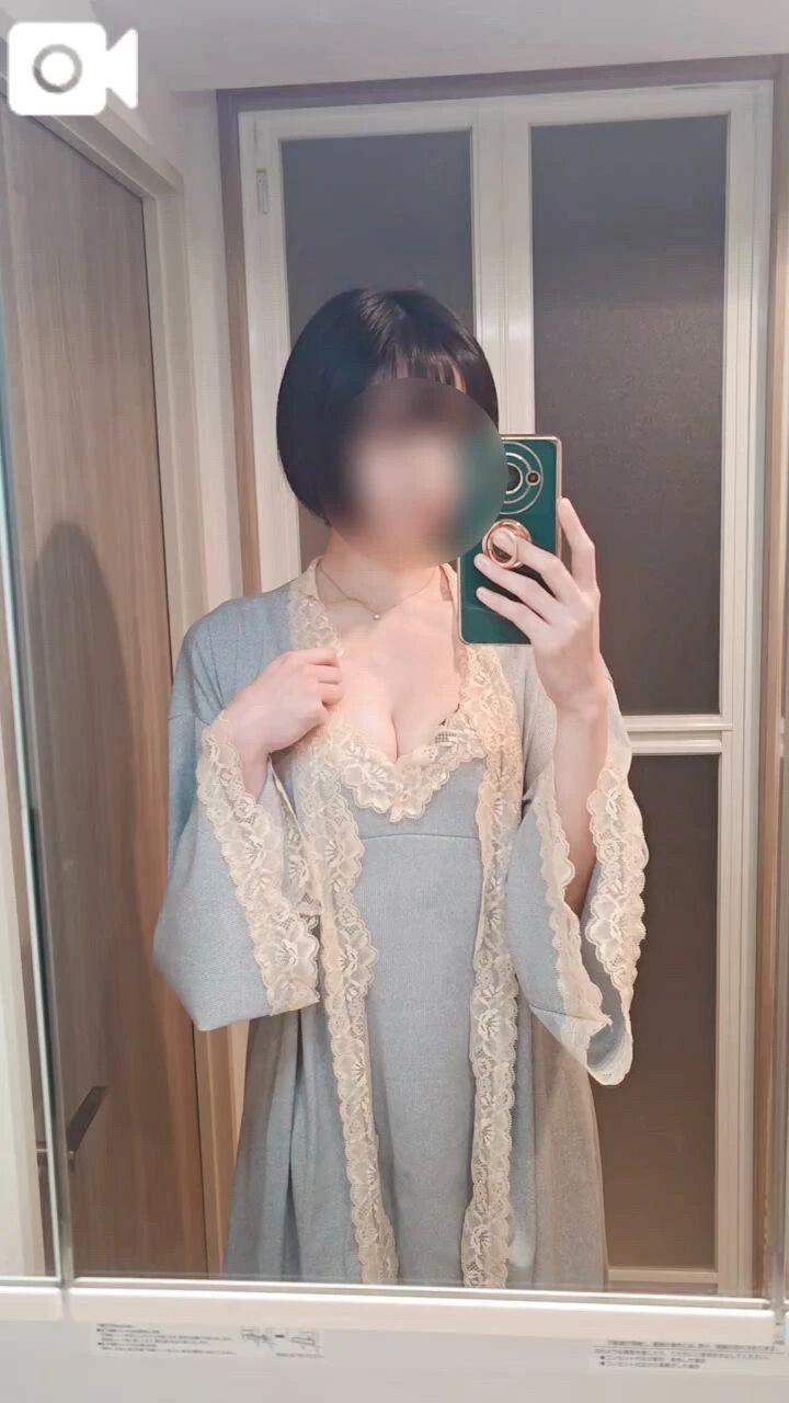 ベッドで妄想中&#128584;&#128173;