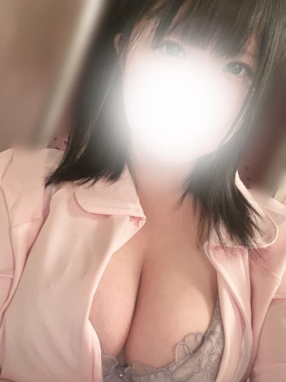 二人でおでこをあわせながら眠るの