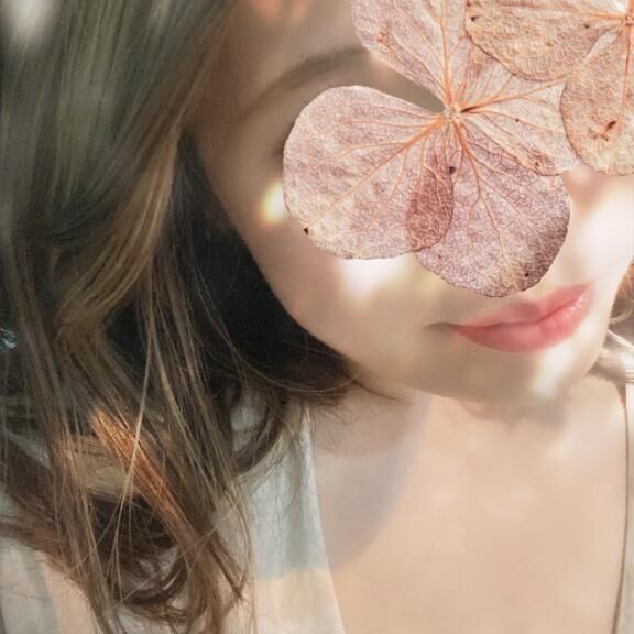 みなさんもうニットとか着てますね、、