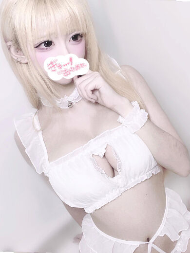 指をしゃぶりながら