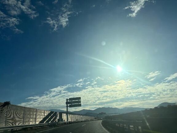 ヾ(･ω･｀)ﾉ　ﾊﾛｰ♪本日も快晴☀️