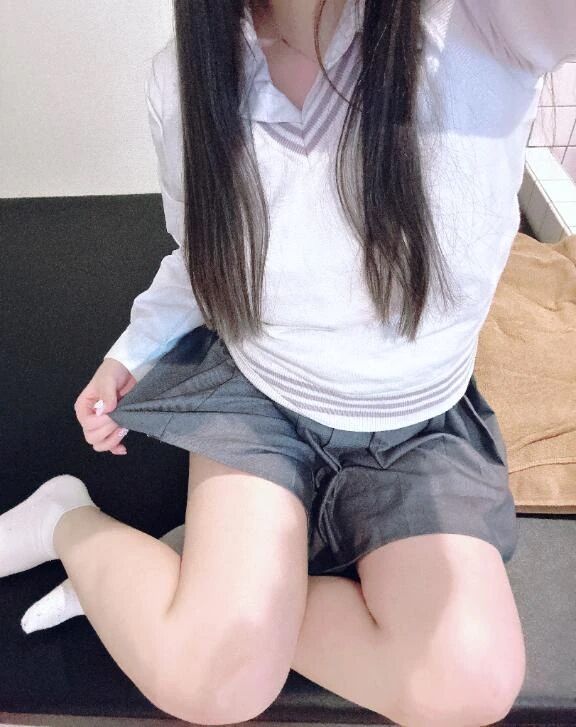 おはよう(:3[____]