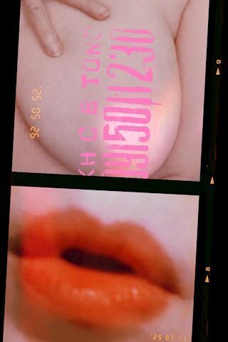 まだお仕事中ですか？遅い時間でも 大丈夫お誘いお待ちしてます♡♡