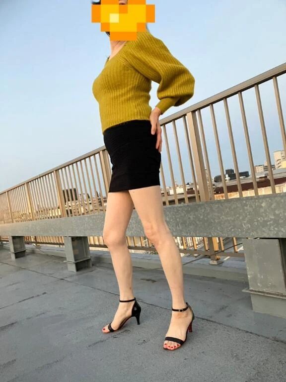 マイクロミニスカートって素敵。