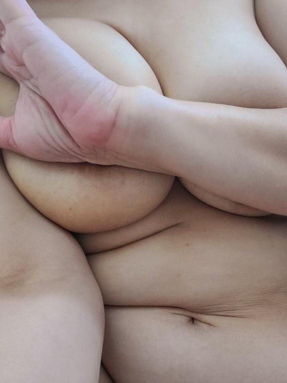 こんばんは、仲良しＢ様２２日１０時５０分から御予約有難うございます、I様あす月曜日２０時からの御予約有難うございます